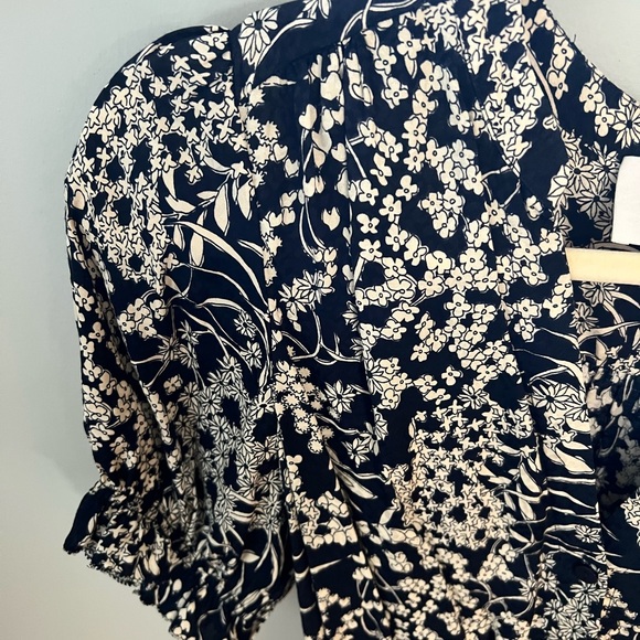 Floral blue viscose ba&sh dress with puff sleeves and buttons down the front - Picture 8 of 8